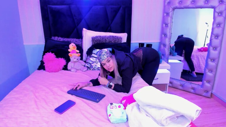 AngelinaDustin's Streamate show and profile