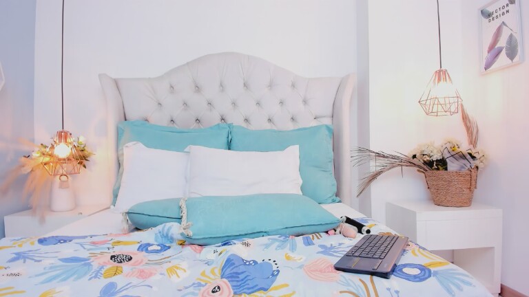 ValeriaLara's Streamate show and profile