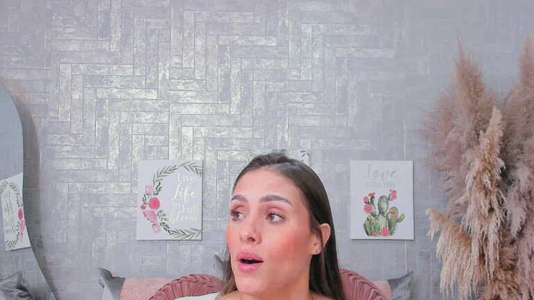 SaraBacker's Streamate show and profile