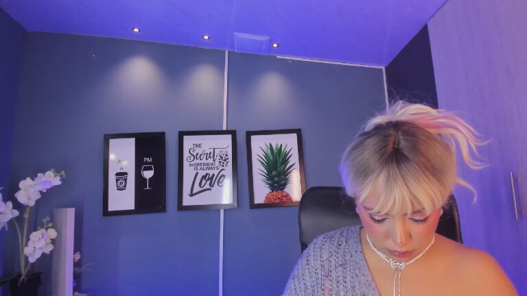 Emmy_Pierce's Streamate show and profile