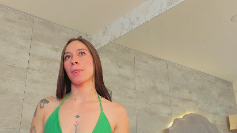 TaniaKatts's Streamate show and profile