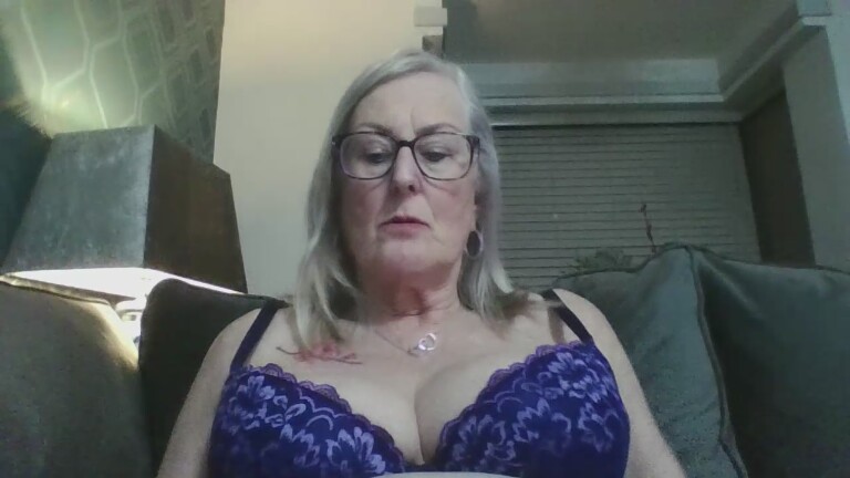 CurvyMatureRubyx's Streamate show and profile