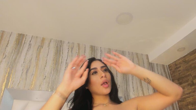 Sara_Hanniston's Streamate show and profile