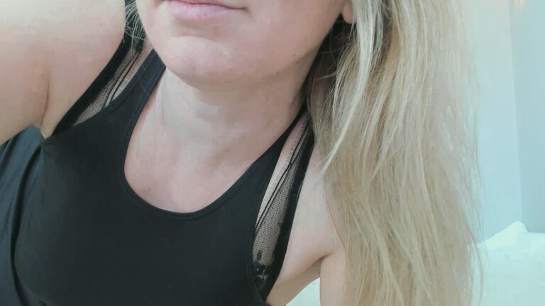 XxSweety_GirlxX's Streamate show and profile