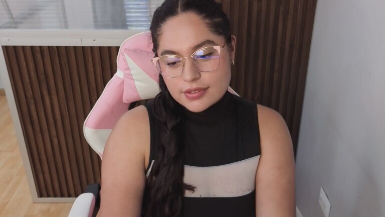 SharaThomas's Streamate show and profile