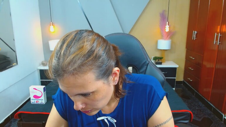 ConieMoss's Streamate show and profile