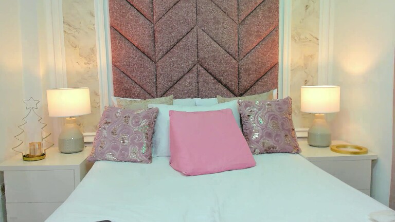 ScarletShinee's Streamate show and profile