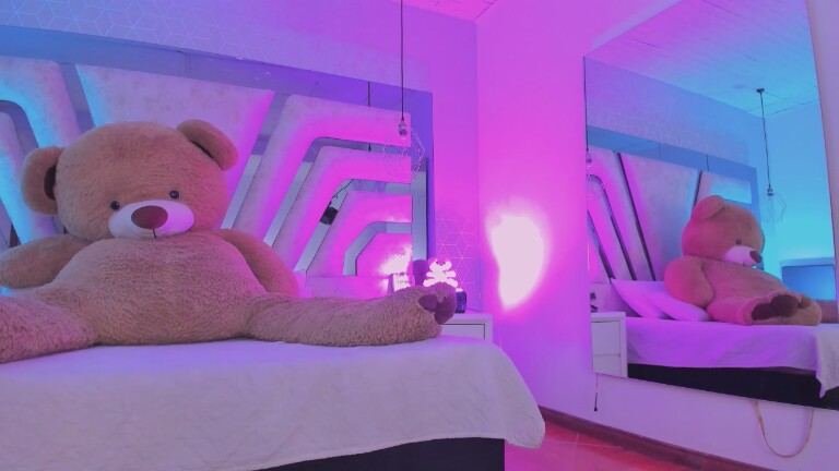 emily_helen's Streamate show and profile