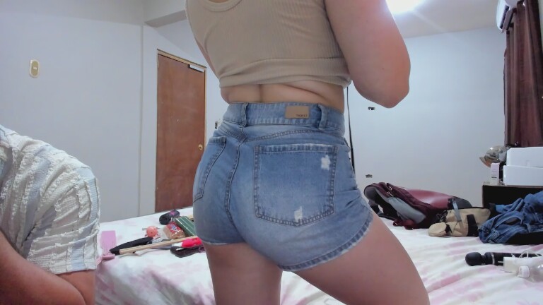 luna0102's Streamate show and profile