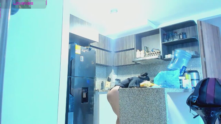 mellanie28's Streamate show and profile