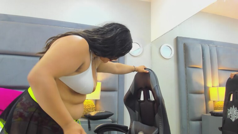 NahiaMonet's Streamate show and profile