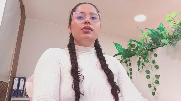 SharaThomas's Streamate show and profile