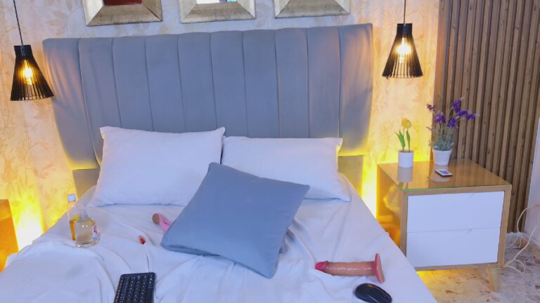 Vega_Sara's Streamate show and profile