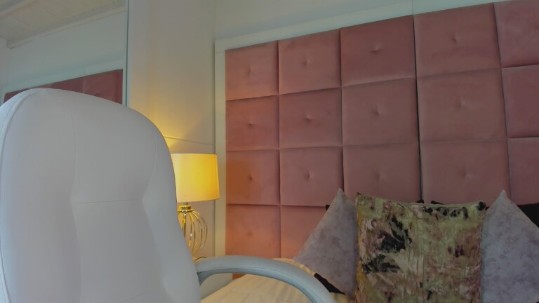 hollyBrisstol90's Streamate show and profile