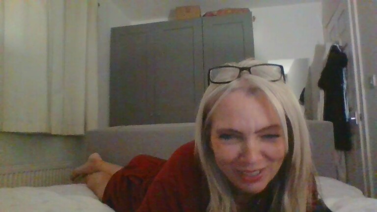 Elly49's Streamate show and profile