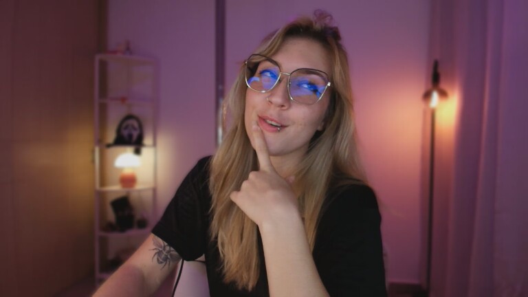 LindaSofiaa's Streamate show and profile