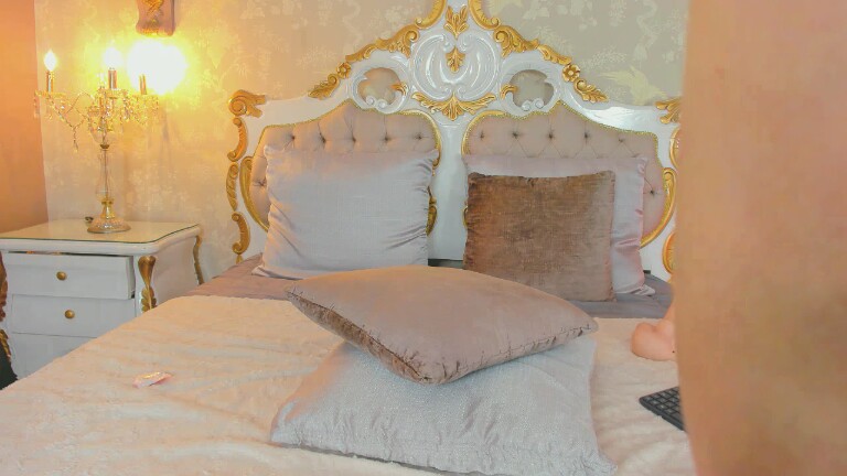 ZuzanHoll's Streamate show and profile