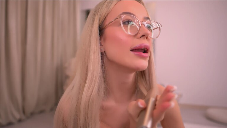 KylieJoyce's Streamate show and profile