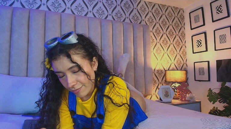 Emma_Lunny's Streamate show and profile