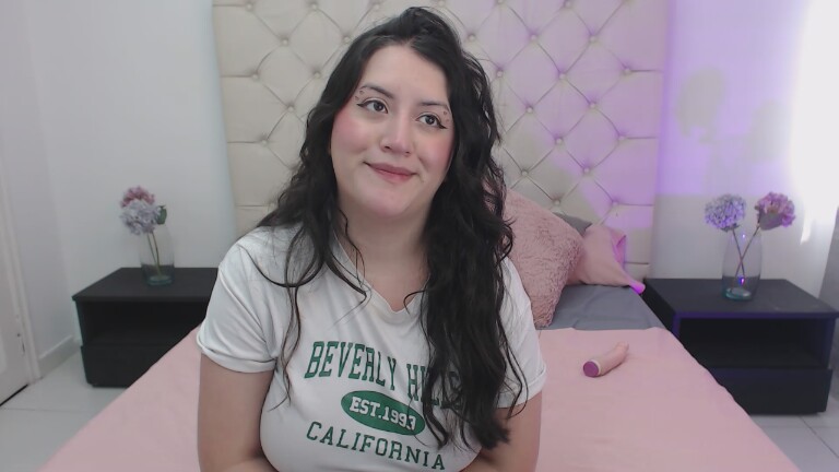 LalaMilan's Streamate show and profile