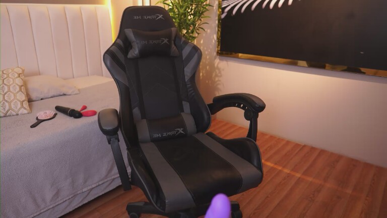 ZaraMiiuw's Streamate show and profile