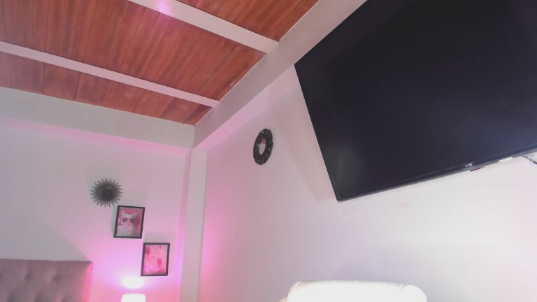 Sara019's Streamate show and profile