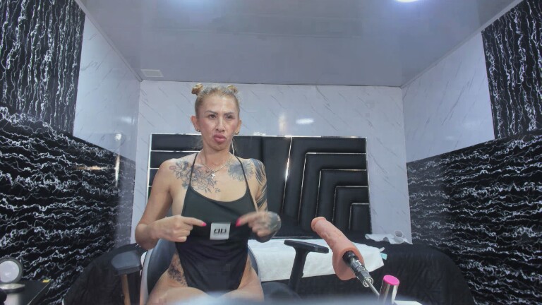 Ladyy_Scarlett's Streamate show and profile