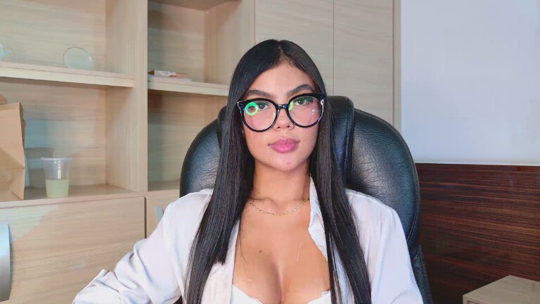 AnnieMilan's Streamate show and profile