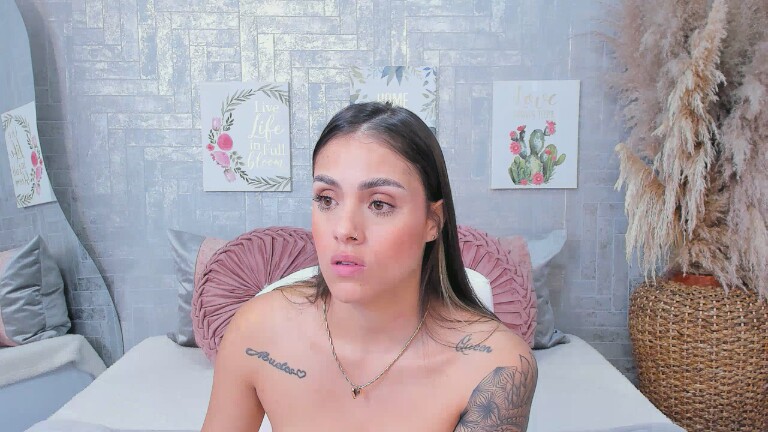 SaraBacker's Streamate show and profile