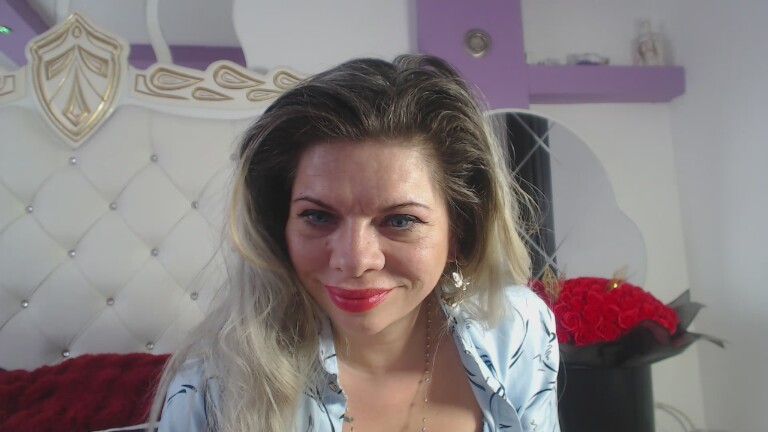 ElinaSwift's Streamate show and profile