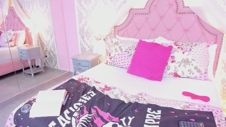 LanaHeaven's Streamate show and profile