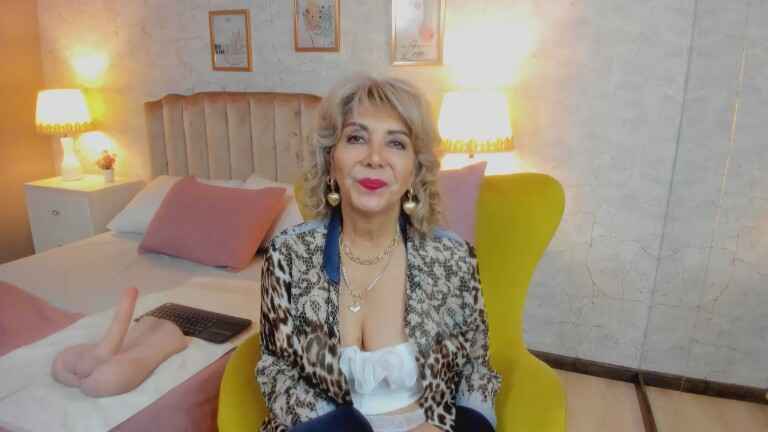 MoulinLamour's Streamate show and profile